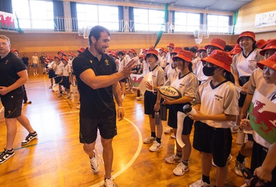 020725 - Picture shows the Welsh Rugby Team visiting Shinozaki Junior High School in Kitakyushu - Rhodri Williams