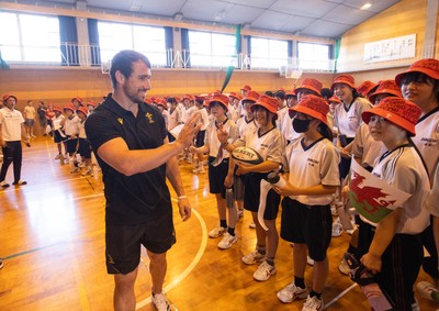 020725 - Picture shows the Welsh Rugby Team visiting Shinozaki Junior High School in Kitakyushu - Rhodri Williams