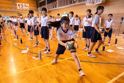 020725 - Picture shows the Welsh Rugby Team visiting Shinozaki Junior High School in Kitakyushu - 