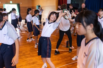 020725 - Picture shows the Welsh Rugby Team visiting Shinozaki Junior High School in Kitakyushu - 