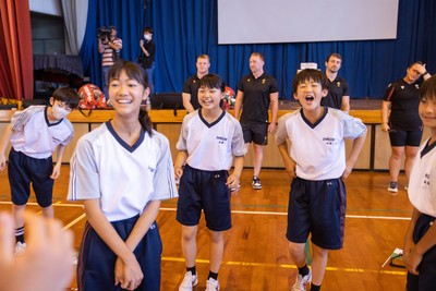 020725 - Picture shows the Welsh Rugby Team visiting Shinozaki Junior High School in Kitakyushu - 