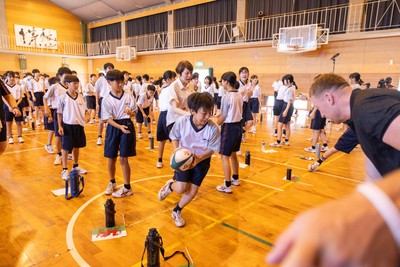020725 - Picture shows the Welsh Rugby Team visiting Shinozaki Junior High School in Kitakyushu - 