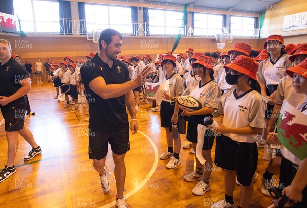 020725 - Picture shows the Welsh Rugby Team visiting Shinozaki Junior High School in Kitakyushu - Rhodri Williams