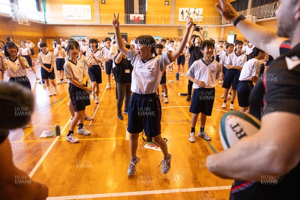 020725 - Picture shows the Welsh Rugby Team visiting Shinozaki Junior High School in Kitakyushu - 