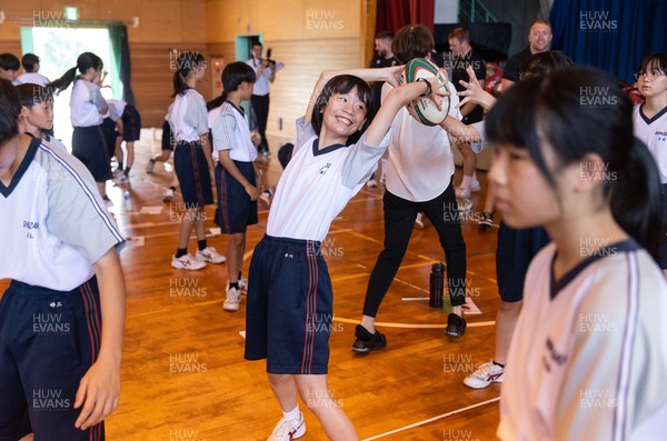 020725 - Picture shows the Welsh Rugby Team visiting Shinozaki Junior High School in Kitakyushu - 