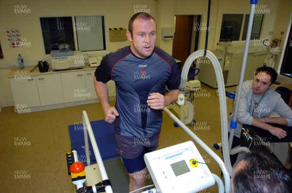 27.06.07 - Wales Rugby Team VO2 Testing - Iestyn Thomas during the VO2 Testing at the University of Glamorgan 