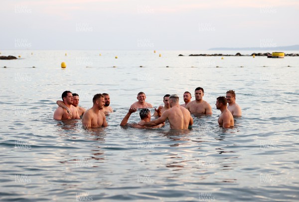 110923 - The Wales Rugby team start their time in Nice, South France with a sea recovery session - Team enjoy the sea