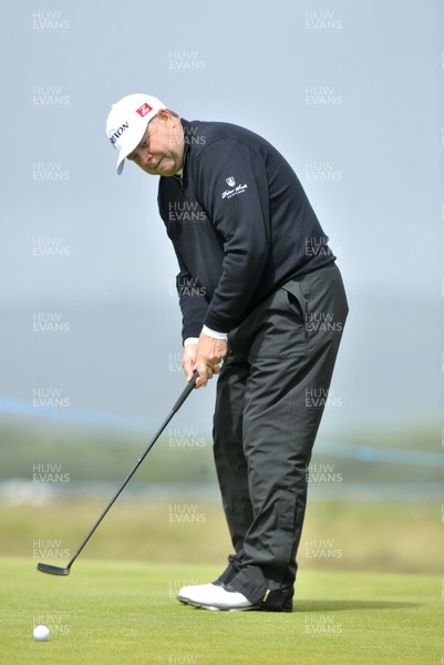 160613 - Speedy Serivces - Wales senior Open - Royal Porthcawl Golf Club -   Philip Golding putts  