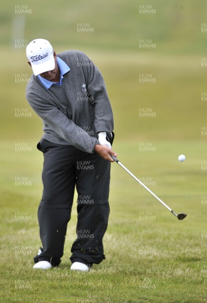 150613 - Speedy Serivces - Wales senior Open - Royal Porthcawl Golf Club -   Tim Thelen chips the ball  