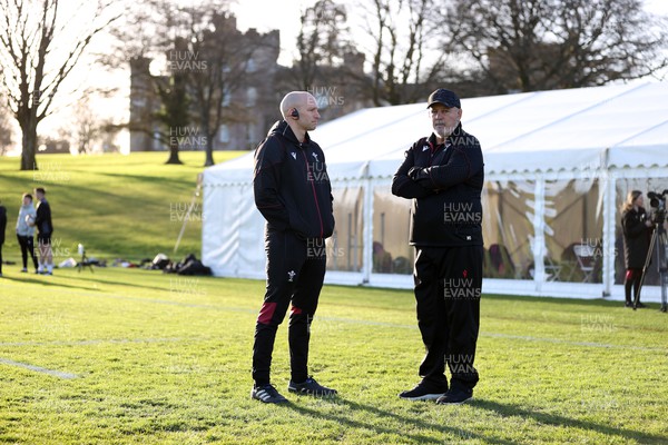260124 - Wales Rugby Training against the U20s team - Richard Whiffin and Warren Gatland, Head Coach during training