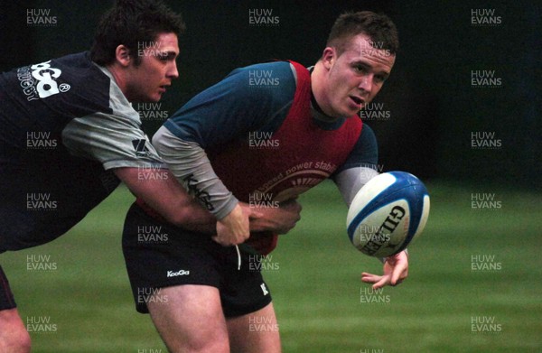 090206 - Wales Sevens - Jonathan Edwards during training 