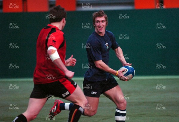 090206 - Wales Sevens - Wayne Evans during training 
