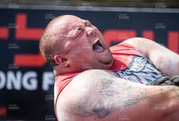 170722 - Picture shows Matt Diamond competing in the sunshine at this years Wales� Strongest Women competition as the country contends with an extreme red weather warning heatwave