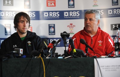 0.02.09 - Wales Rugby Wales Head Coach Warren Gatland (R) and captain, Ryan Jones speak to the media at the announcement of the Welsh side to face Scotland in the Six Nations tounament 