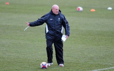 01.02.10 - Wales Rugby Training - Wales defence coach Shaun Edwards makes a point during training. 