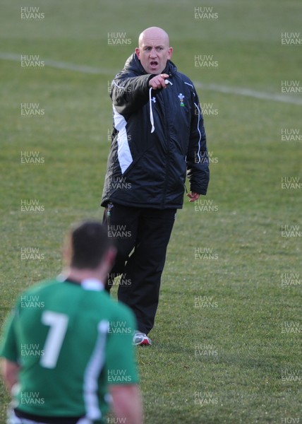 01.02.10 - Wales Rugby Training - Wales defence coach Shaun Edwards makes a point during training. 