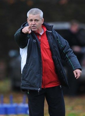 03.11.08 ... Wales Rugby Training session, Sophia Gardens, Cardiff -  Coach Warren Gatland issues instructions during training session 
