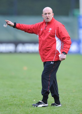 03.11.08 - Wales Rugby Training - Wales defence coach, Shaun Edwards makes a point during training 