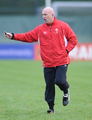 03.11.08 - Wales Rugby Training - Wales defence coach, Shaun Edwards makes a point during training 