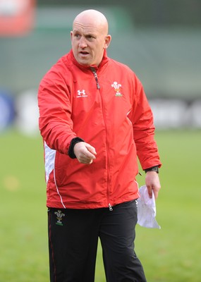 03.11.08 - Wales Rugby Training - Wales defence coach, Shaun Edwards makes a point during training 