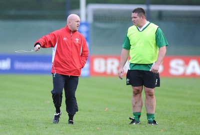 03.11.08 - Wales Rugby Training - Wales defence coach, Shaun Edwards and new cap, Eifion Roberts during training. 
