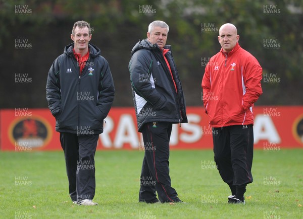 03.11.08 ... Wales Rugby Training session, Sophia Gardens, Cardiff -  (l-r) Rob Howley, Warren Gatland and Shaun Edwards all smiles during training session 
