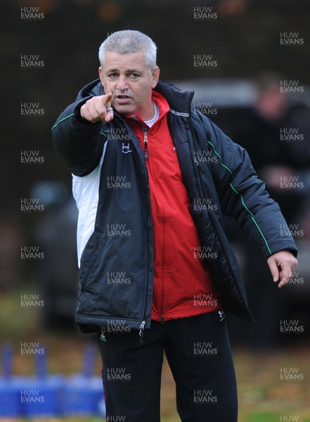 03.11.08 ... Wales Rugby Training session, Sophia Gardens, Cardiff -  Coach Warren Gatland issues instructions during training session 