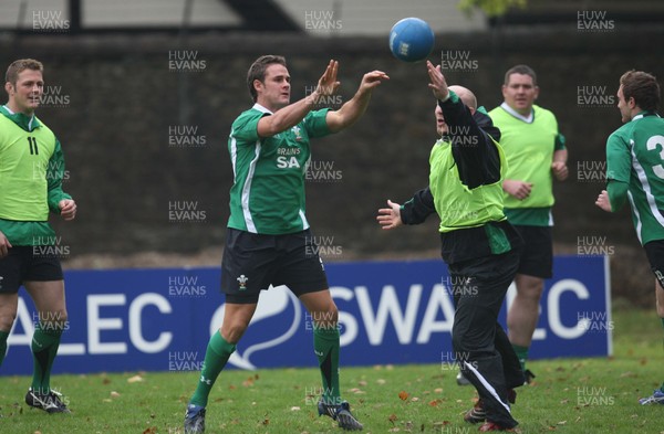 03.11.08 ... Wales Rugby Training session, Sophia Gardens, Cardiff -  Lee Byrne and Tom Shanklin during training session 