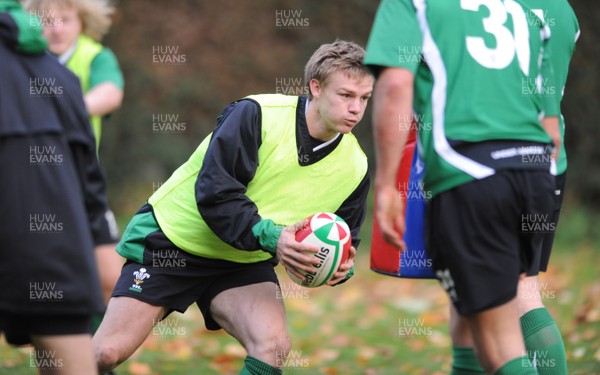 03.11.08 - Wales Rugby Training - Dwayne Peel in action during training. 