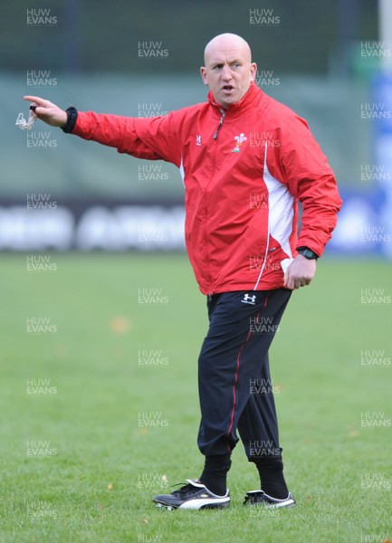 03.11.08 - Wales Rugby Training - Wales defence coach, Shaun Edwards makes a point during training 