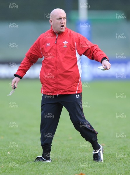 03.11.08 - Wales Rugby Training - Wales defence coach, Shaun Edwards makes a point during training 