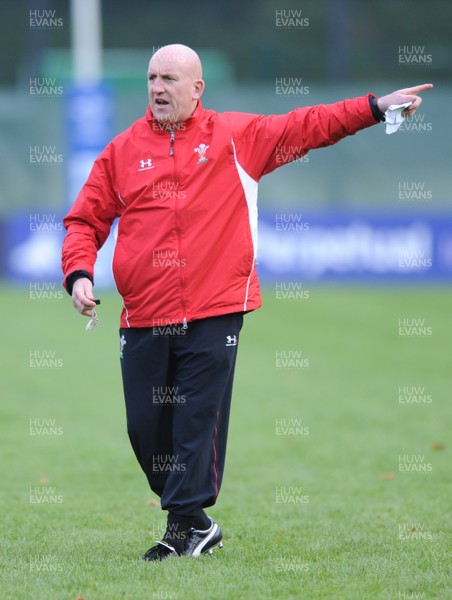 03.11.08 - Wales Rugby Training - Wales defence coach, Shaun Edwards makes a point during training 
