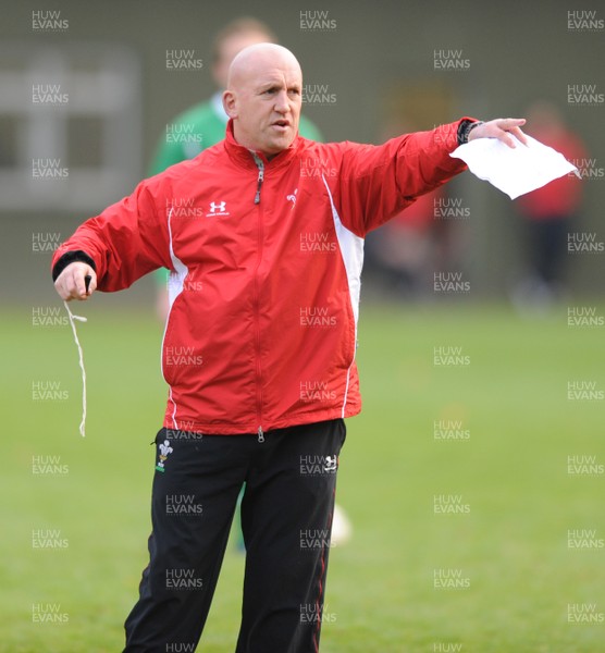03.11.08 - Wales Rugby Training - Wales defence coach, Shaun Edwards makes a point during training 