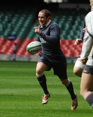 05.03.08 - Wales Rugby  Shane Williams takes part in a training session ahead of his sides' clash against Ireland 
