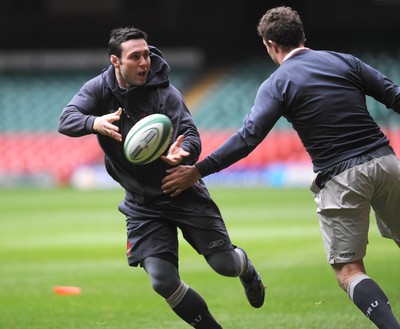 05.03.08 - Wales Rugby  Stephen Jones takes part in a training session ahead of his sides' clash against Ireland 