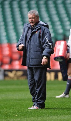 05.03.08 - Wales Rugby  Warren Gatland takes part in a training session ahead of his sides' clash against Ireland 