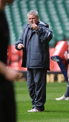 05.03.08 - Wales Rugby  Warren Gatland takes part in a training session ahead of his sides' clash against Ireland 