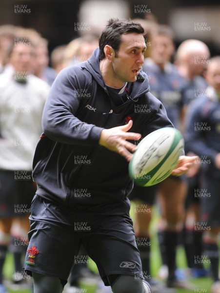 05.03.08 - Wales Rugby  Stephen Jones takes part in a training session ahead of his sides' clash against Ireland 