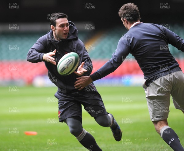 05.03.08 - Wales Rugby  Stephen Jones takes part in a training session ahead of his sides' clash against Ireland 
