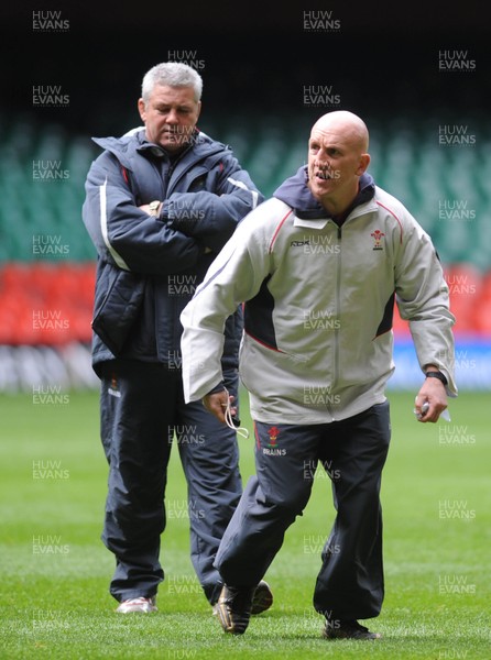05.03.08 - Wales Rugby  Defence coach Shaun Edwards and Head coach Warren Gatland at a training session ahead of his sides' clash against Ireland 