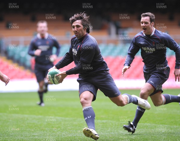 05.03.08 - Wales Rugby  Gavin Henson takes part in a training session ahead of his sides' clash against Ireland 