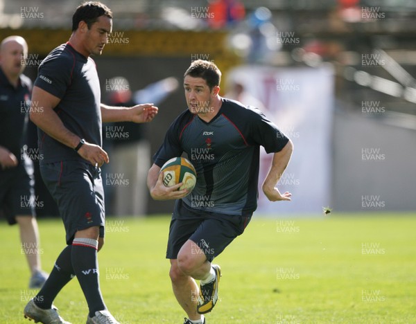 06.06.08 Wales rugby in S.Africa... Wales Shane Williams at the Captains Run at  the stadium in Bloemfontein which is still being renovated.   
