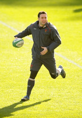 07.03.08 - Wales Rugby Training - Stephen Jones in action during training 