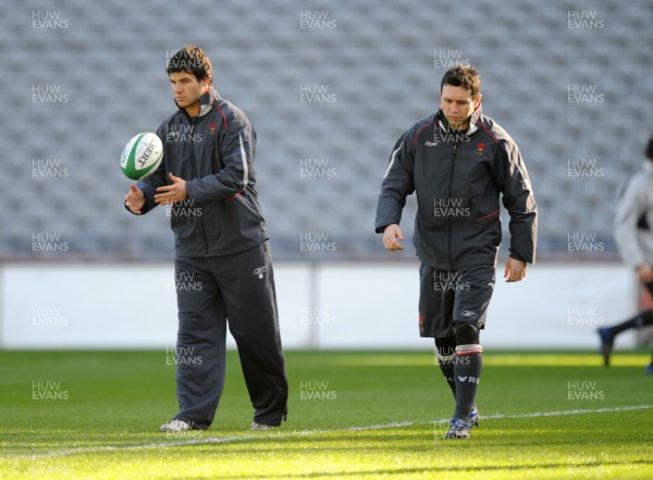 07.03.08 - Wales Rugby Training - Mike Phillips(L) and Stephen Jones take to the field for training 