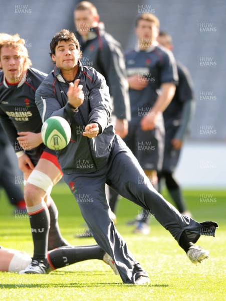 07.03.08 - Wales Rugby Training - Mike Phillips in action during training 