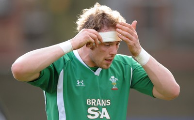 09.03.09 - Wales Rugby Training - Wales captain Alun Wyn Jones tapes up during training. 