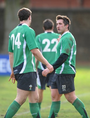 09.03.09 - Wales Rugby Training - Gavin Henson talks to Jamie Roberts(L) during training. 