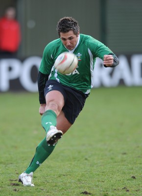 09.03.09 - Wales Rugby Training - Gavin Henson in action during training. 