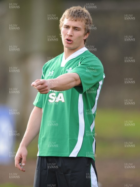 09.03.09 - Wales Rugby Training - Warren Fury makes a point during training. 