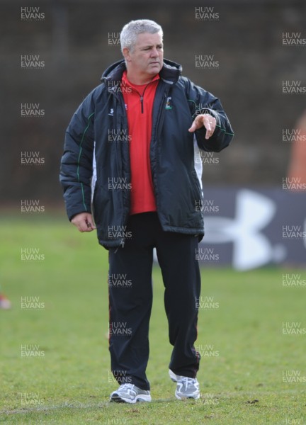 09.03.09 - Wales Rugby Training - Wales head coach, Warren Gatland makes a point during training. 